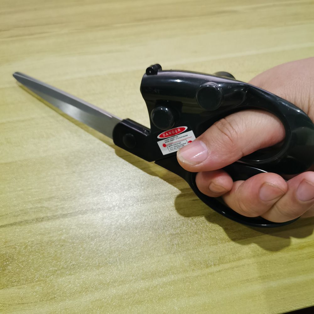 กรรไกรสแตนเลสแบบมีเลเซอร์นำทาง - Sewing Technology บทวิจารณ์และราคา